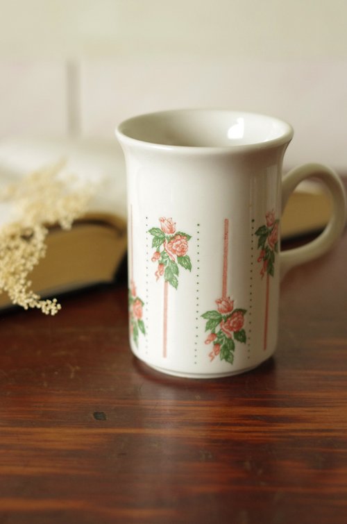 金銀寶貝 古董英國製陶瓷小花奶白色杯 咖啡杯 茶杯 W589