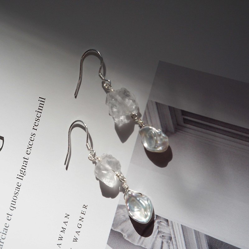 Rock Sugar Flower Tea White Crystal Baroque Pearl Earrings Earrings - ต่างหู - ไข่มุก สีเงิน