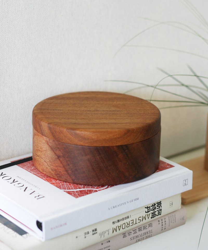 Minimalist wood container with lid - Other - Wood Brown