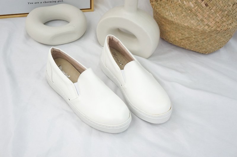 Casual Shoes Plus Size Slip-Ons Leather Insole TG10070 - รองเท้าลำลองผู้หญิง - วัสดุอื่นๆ 