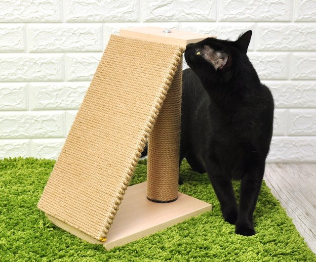 Cat scratching outlet platform