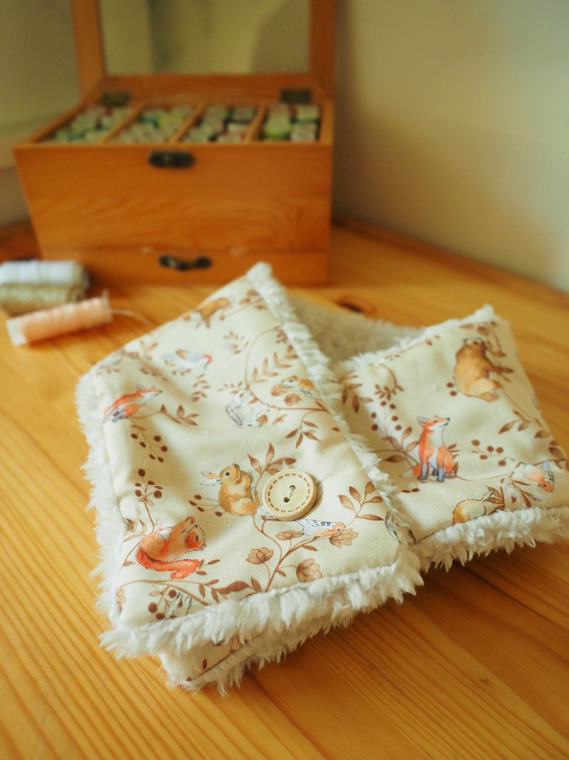 英國手工縫製保暖圍巾圍脖頸巾 杏色森林小動物圖案 更多花式可選 - 圍巾/披肩 - 棉．麻 多色