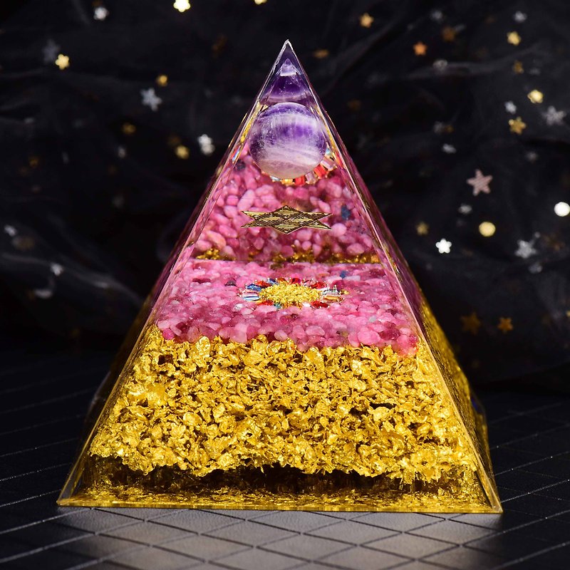 8cm large acrylic pyramid Orgonite/Chakra/Love/Energy Amethyst/Ruby Tourmaline - ของวางตกแต่ง - เรซิน 