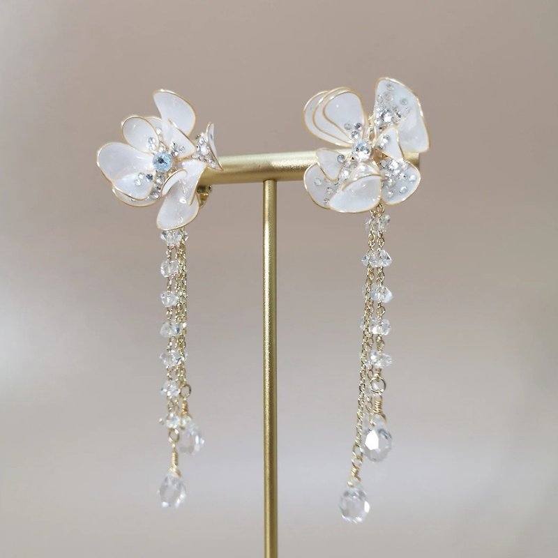 給卡芙的信 | 耳夾耳鈎 | 手作婚禮樹脂水晶花飾品 - 耳環/耳夾 - 其他材質 白色