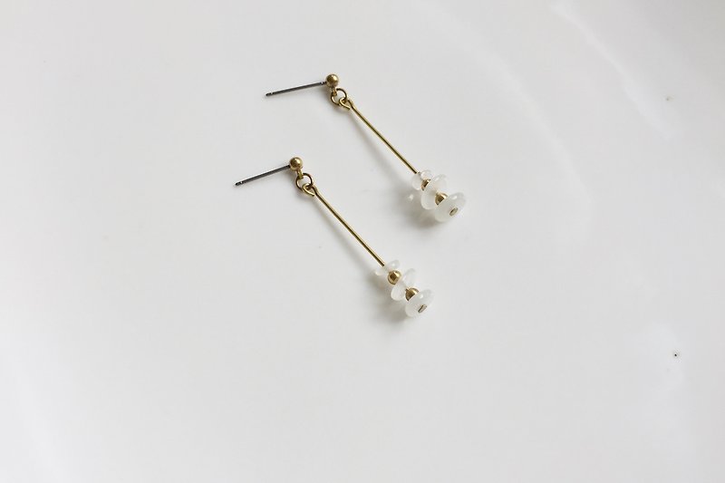 Sweet sandwich natural stone brass earrings - Earrings & Clip-ons - Other Metals White