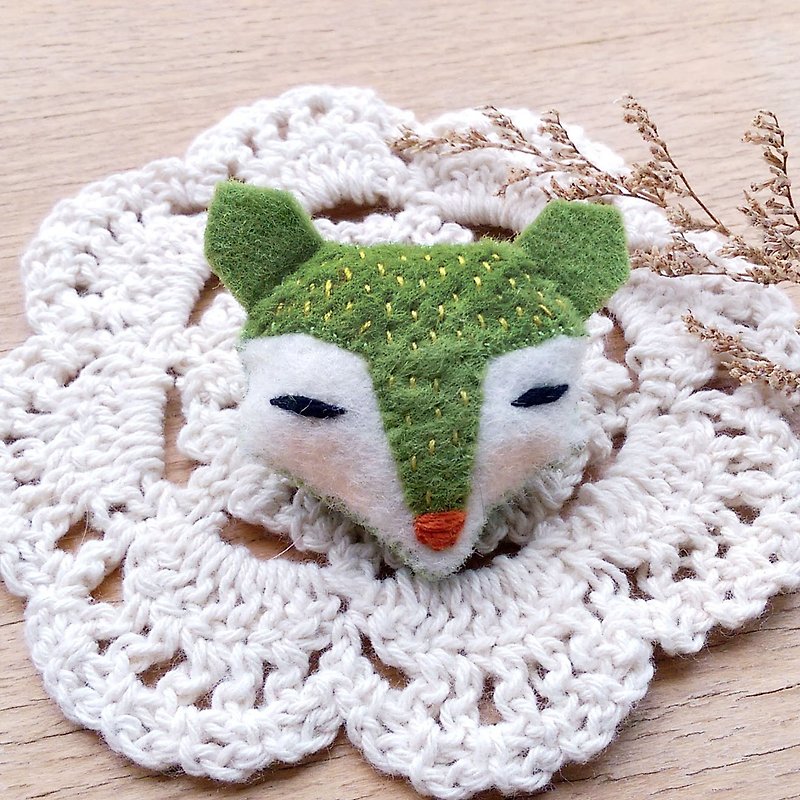 Matcha green fox pin/magnet/key ring/hair bundle - Keychains - Other Materials Green