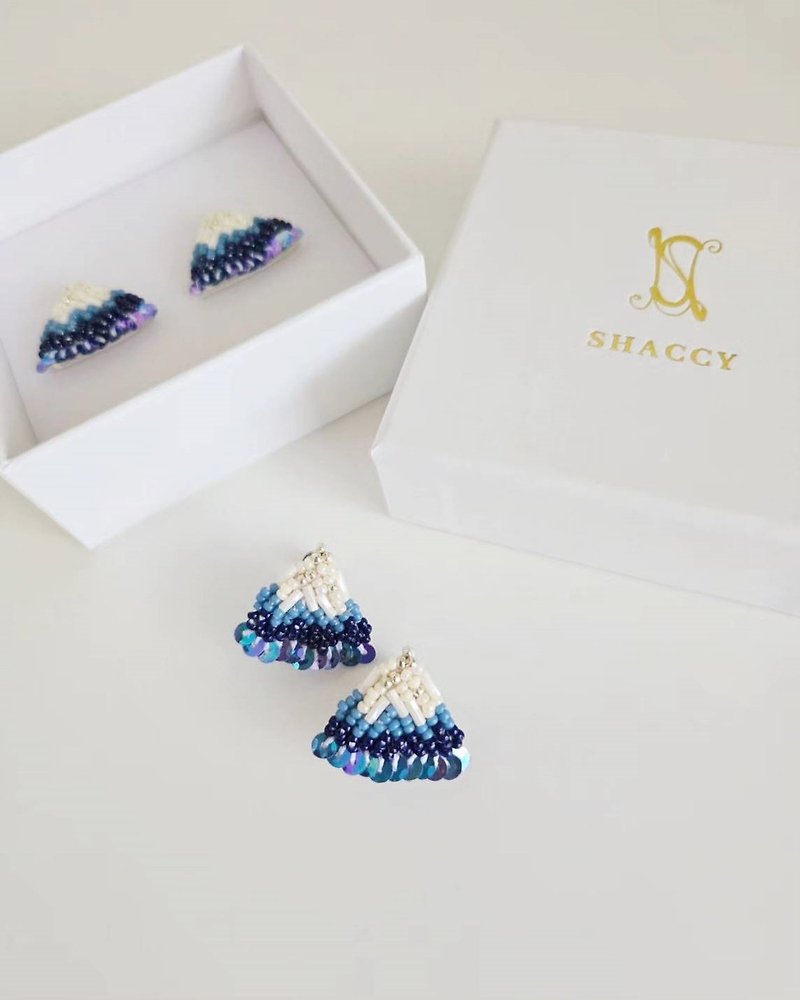 Mount Fuji bead embroidery earrings - Earrings & Clip-ons - Other Materials Blue