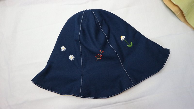 手刺繍 - チューリップバケツのカラーマッチネイビー - 帽子 - コットン・麻 