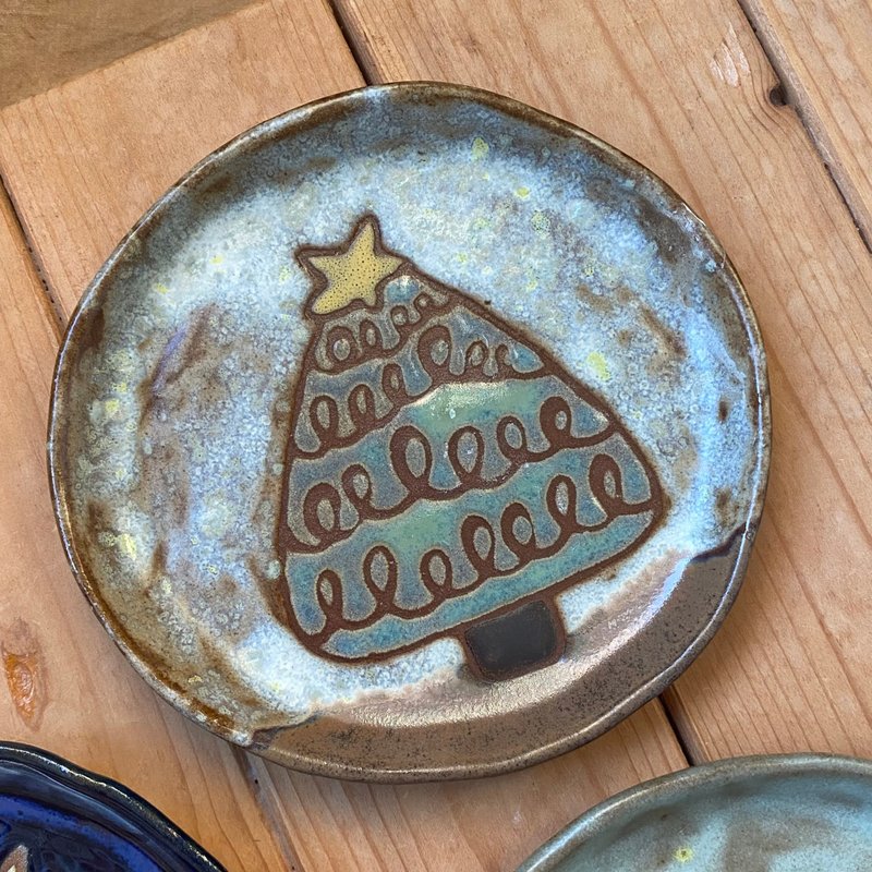 【タケ-TA KE Studio】聖誕樹小圓盤 - 盤子/餐盤/盤架 - 陶 綠色