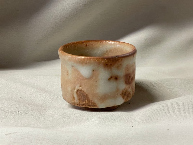 10 志野　ぐい呑(6cm) - 酒杯/酒器 - 陶 白色