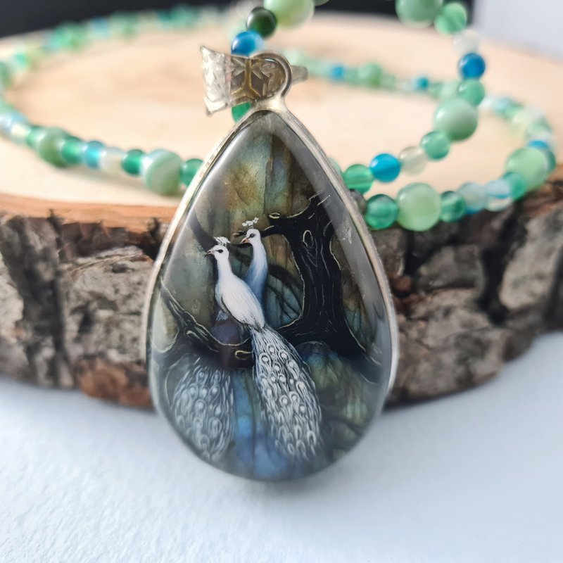White peacock on labradorite gemstone pendant Miniature painting Necklace - 項鍊 - 石頭 多色