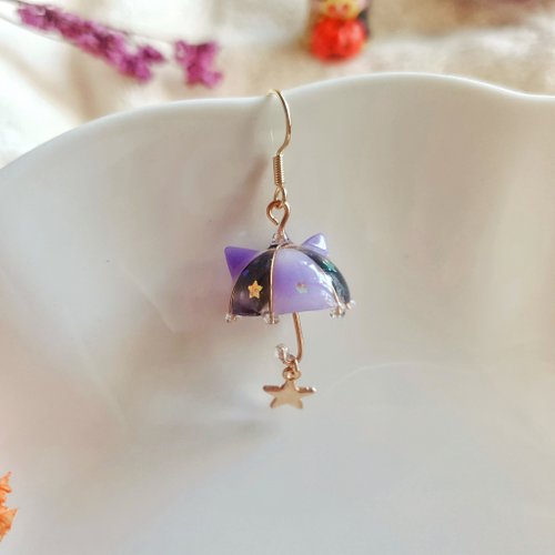 可愛い♡玉乗り傘猫ピアス Yanyu 手作りシルバー925 ピアス 猫 傘 星 発光 ギフト 癒し