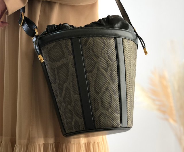 CELINE ヴィンテージ パイソン ショルダーバッグ 日本直送 名牌中古包 】CELINE セリーヌ パイソン ショルダー