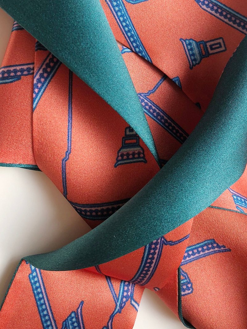 Orange art towel, Ming Dynasty ancient architecture - Scarves - Silk Blue