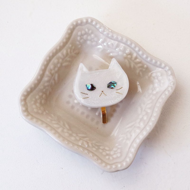 Uru Uru Eye Cat Pony Hook Shiro-san Raden Style/White Cat/Pearl White - เครื่องประดับผม - เรซิน ขาว