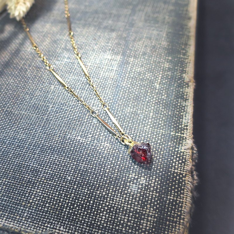 ViiArt. Fine wine. Garnet Vintage Gold Ancient Clavicle Chain Cluster Mini Spell - Collar Necklaces - Gemstone Red