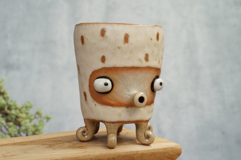 squid plant pot , octopus , handmade ceramic. cactus - 花瓶/花器 - 陶 卡其色