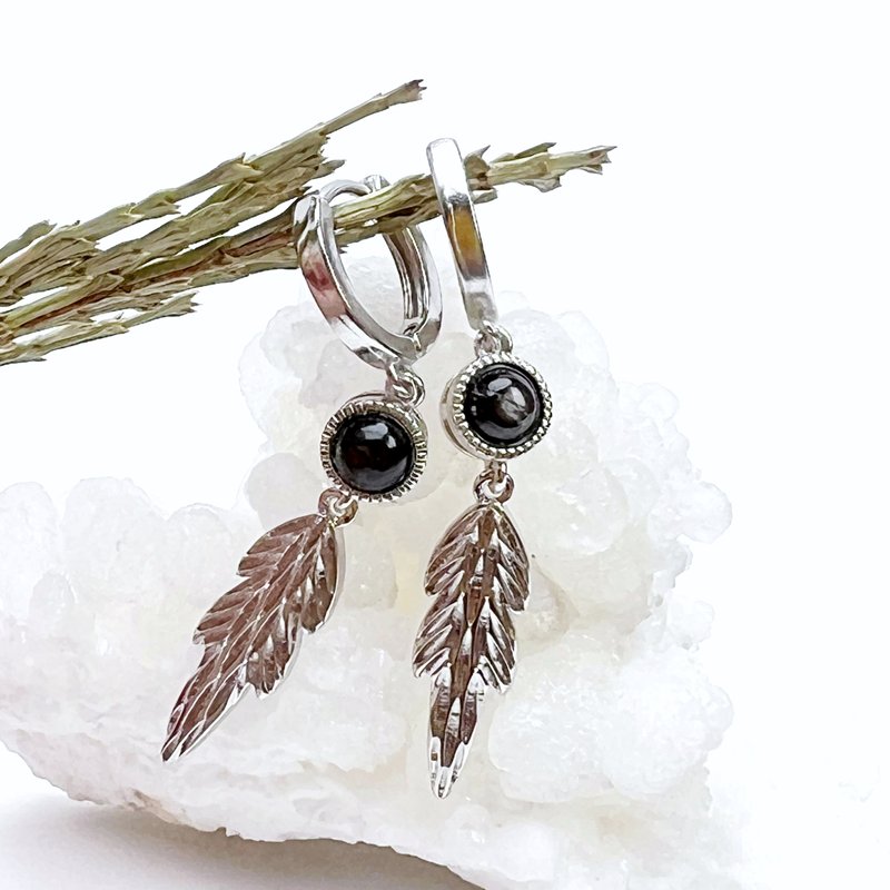 走過。耳扣 療癒 一圖一物 避邪 招財 轉運 l 金運石 黑銀線 l - 耳環/耳夾/耳骨夾 - 水晶 黑色