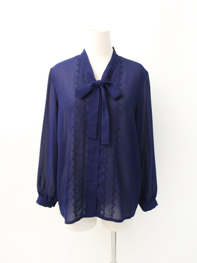Retro Japanese Made Dark Blue Elegant Embroidered Thin Long Sleeve Bow Tie Vintage Shirt Vintage Blouse - เสื้อเชิ้ตผู้หญิง - เส้นใยสังเคราะห์ สีน้ำเงิน