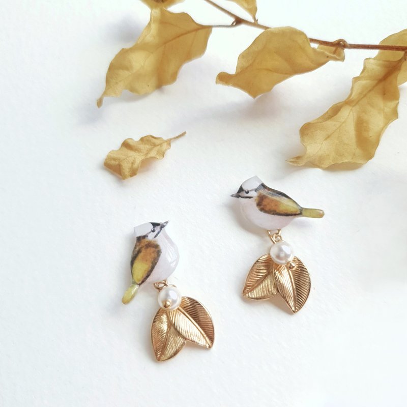 Bird Series - Pulsatilla Pearl Earrings/ Clip-On - ต่างหู - เรซิน สีทอง