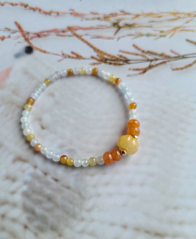 Hyun Gold // Natural Jade A Cargo Yellow Jade and White Jade Bracelet US 14k Gold Accessories - สร้อยข้อมือ - หยก หลากหลายสี