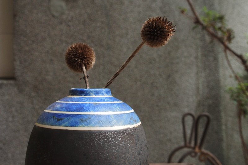 手做橫紋造型花器 - 花瓶/花器 - 陶 卡其色
