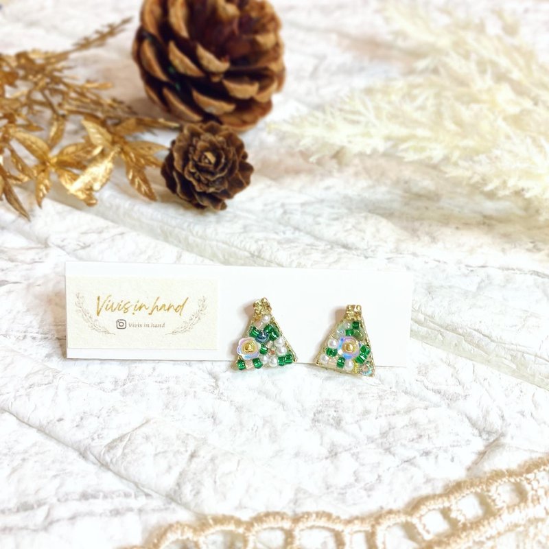 Japanese Rice Bead Christmas Tree Stud Earrings - ต่างหู - โลหะ สีเขียว