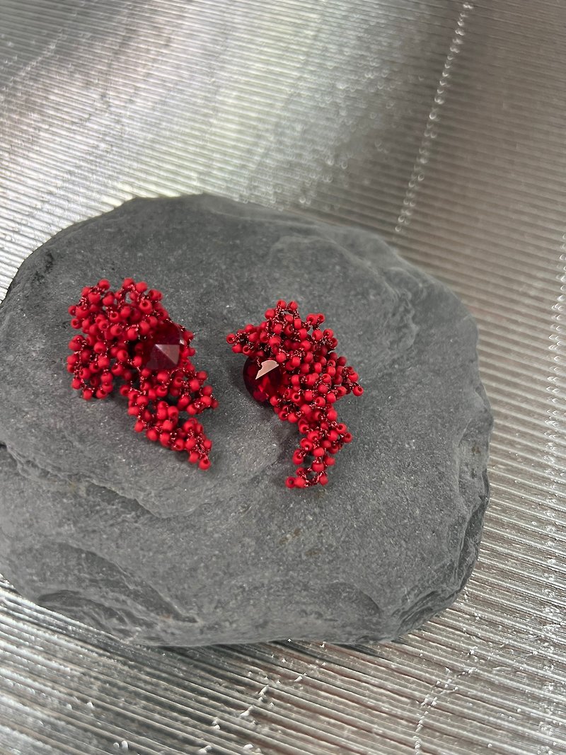 紅漿果手工勾織耳環 - 耳環/耳夾 - 其他材質 紅色