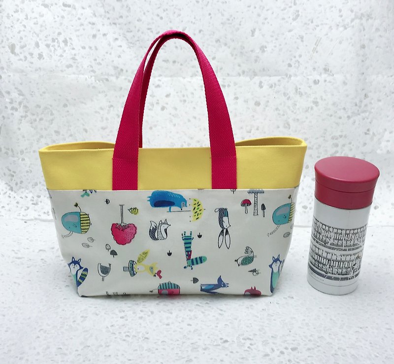 Color lunch bag / lunch bag / tarpaulin material inside - cute animal - กระเป๋าถือ - วัสดุกันนำ้ สีเหลือง