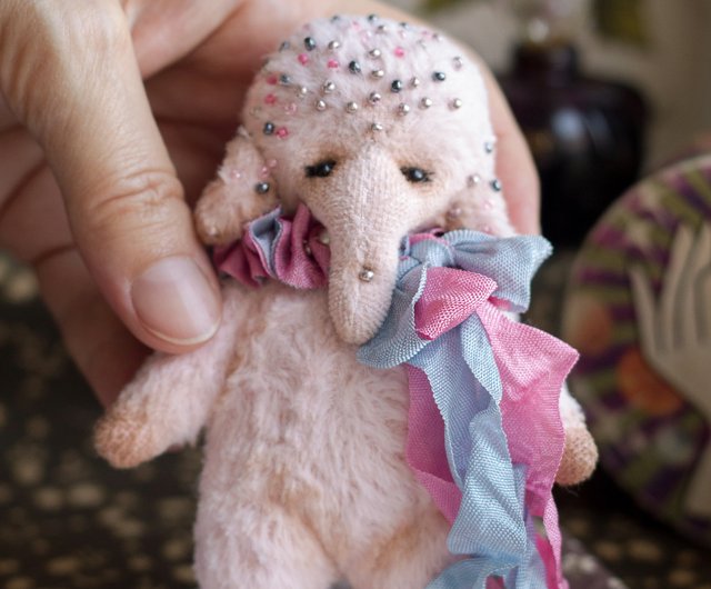 作家さん、かわいいピンク象のぬいぐるみ/テディベア アーティストの小さなピンクの象の手作りぬいぐるみかわいい