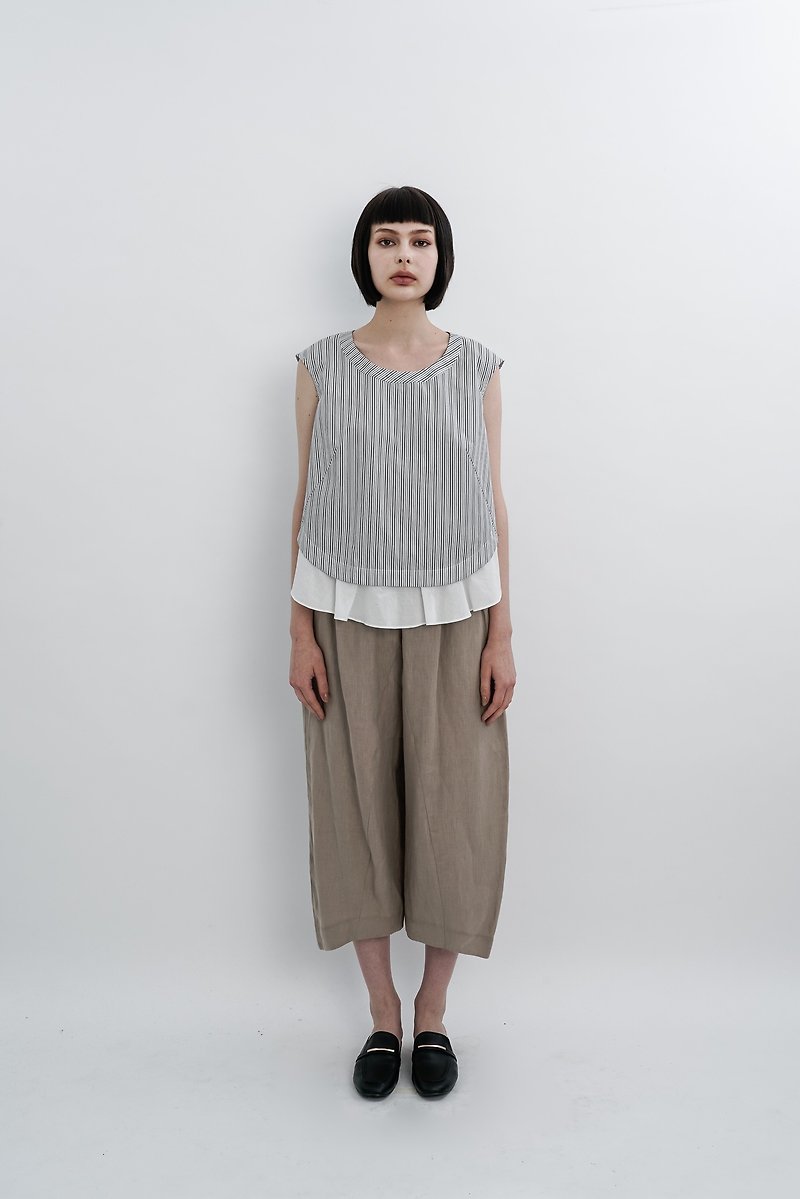 The hem is wavy. Striped cotton top. Spring Summer | Ysanne - เสื้อผู้หญิง - ผ้าฝ้าย/ผ้าลินิน สีเทา