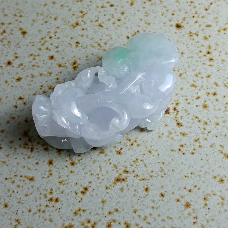 J0120天然翡翠A貨 . 冰糯白底陽綠如意靈芝貔貅.招財健康.掛飾. - 擺飾/家飾品 - 玉石 