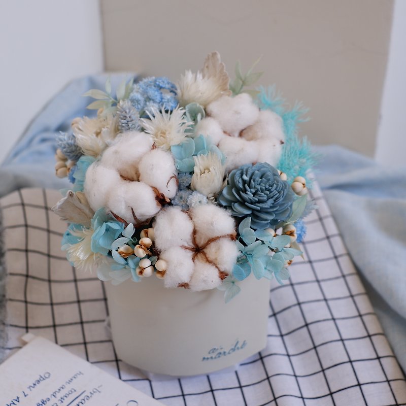 カスタマイズされた独占注文 - 青と白の吊り鉢植えの花Mos Shie - ドライフラワー・ブーケ - 寄せ植え・花 ブルー