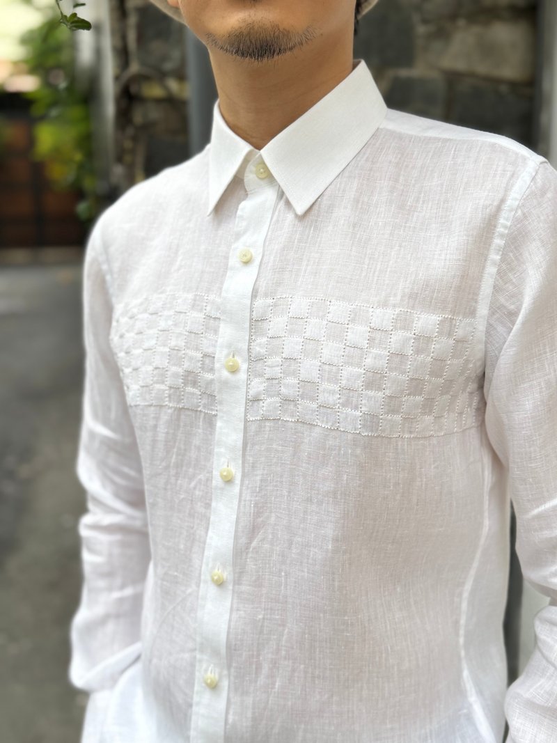 Hand-Embroidered Linen Men's Shirt: Checkerboard Resort Wear - 男襯衫/休閒襯衫 - 亞麻 白色