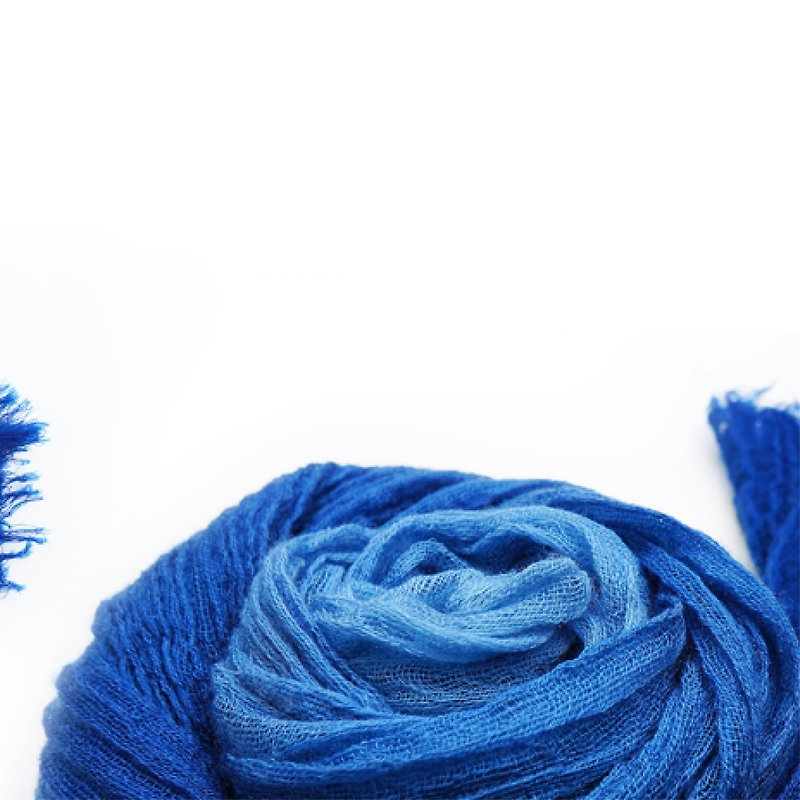 卓也藍染-藍染羊毛皺紗圍巾 - 絲巾 - 羊毛 藍色