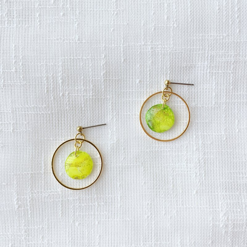 Circle lemon yellow-green gradient gold foil hand-painted earrings anti-allergic ear acupuncture - Earrings & Clip-ons - Other Materials Multicolor