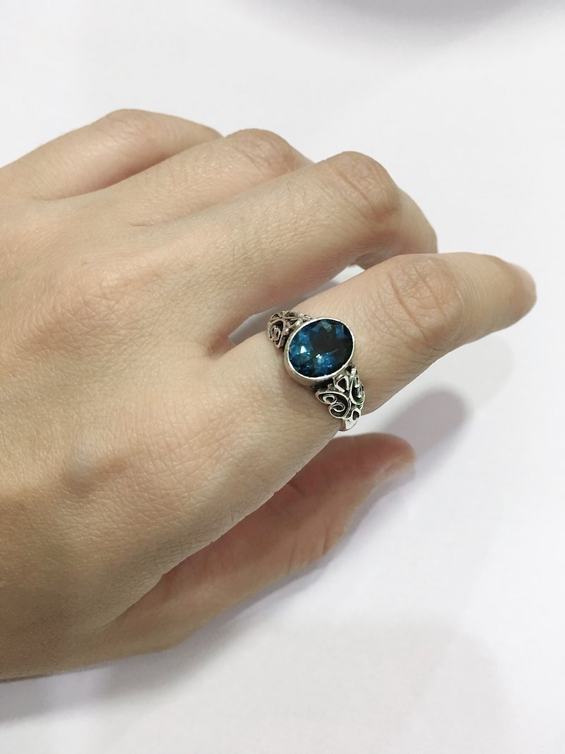 London Topaz Finger Ring Handmade in Nepal 92.5% Silver - แหวนทั่วไป - เครื่องประดับพลอย 