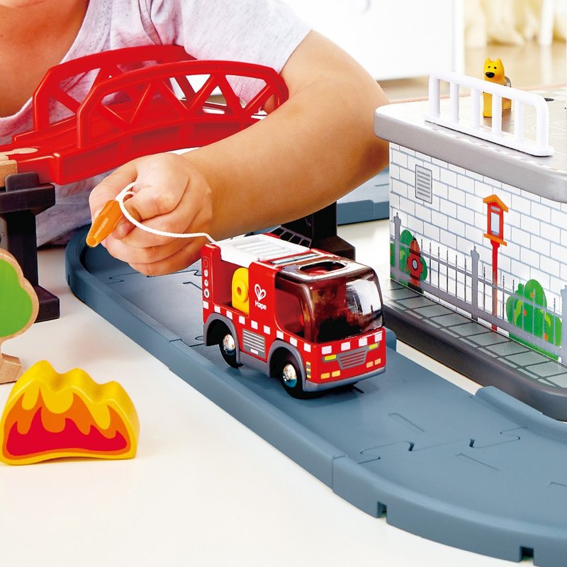 德國Hape 警笛消防玩具車 - 寶寶/兒童玩具/玩偶 - 其他材質 紅色