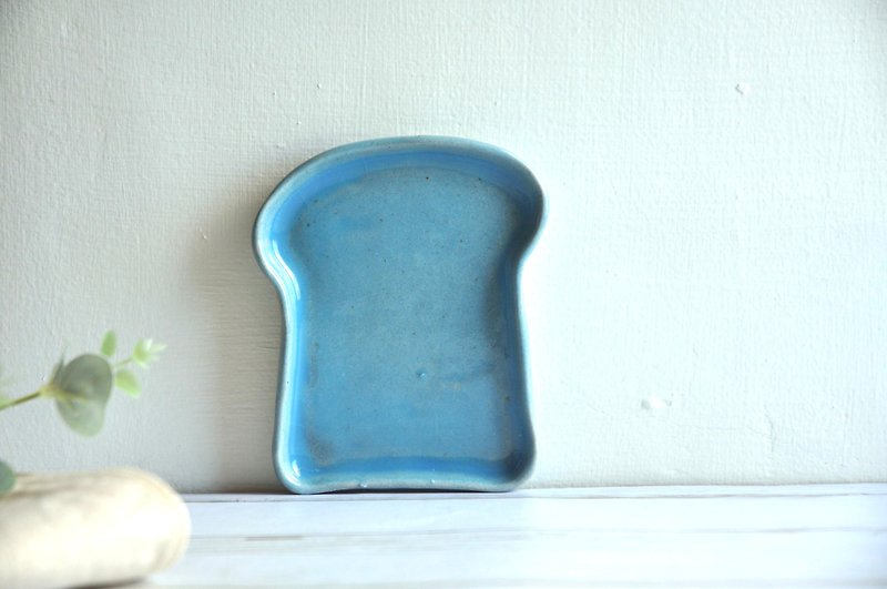 Hand-kneaded earthenware toast plate can be used as a food utensil - Items for Display - Pottery 