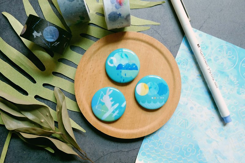 Universe universe series badge pin blue water blue - Brooches - Plastic Blue