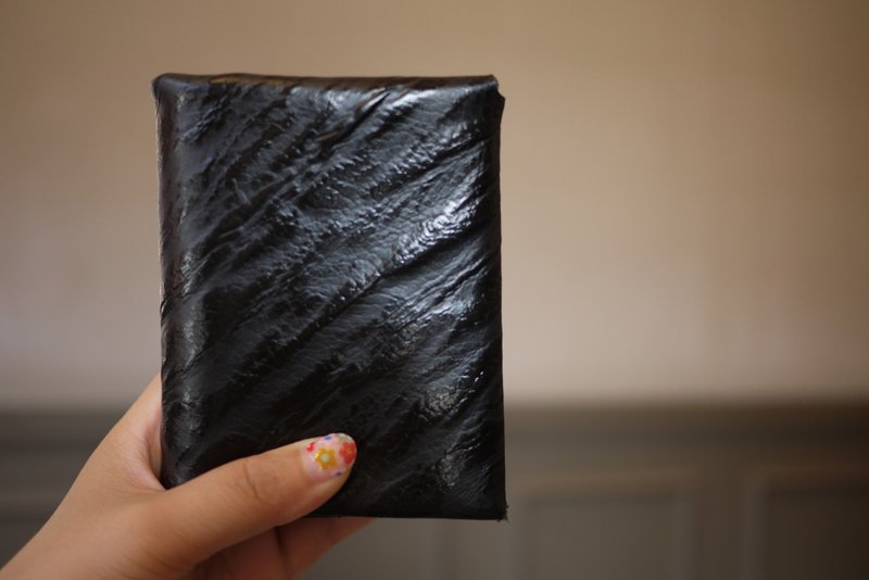 Folding Odd Oil Wax Leather Toast Folding Short Clip-Tree Pattern Black Gift Valentine's Day Birthday Gift - กระเป๋าสตางค์ - หนังแท้ สีดำ