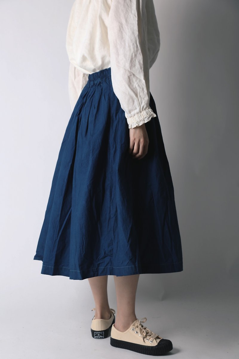 Handmade plant blue dyed skirt side open buckle solid color spring and summer skirt blue - Skirts - Cotton & Hemp Blue