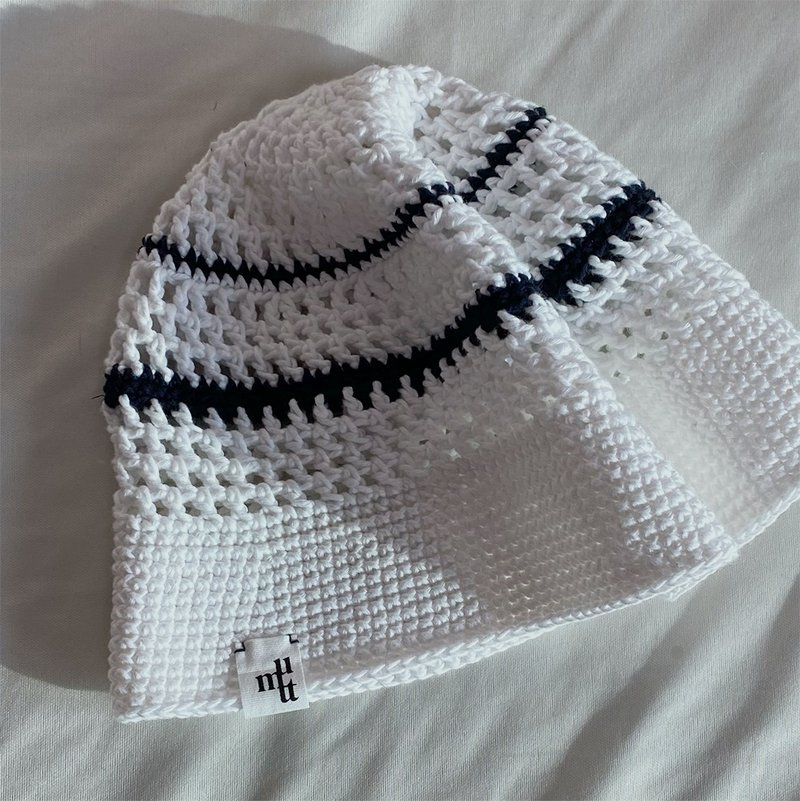Summer cool hat Summer basic striped bucket hat - 帽子 - 棉．麻 白色