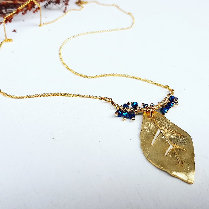 Copper hand made _ a leaf sapphire blue crystal _ two colors _ long necklace _ medium long necklace _ short necklace - สร้อยคอยาว - ทองแดงทองเหลือง สีน้ำเงิน