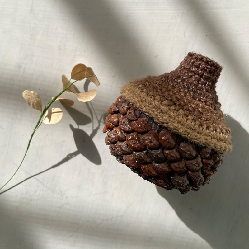 Gradient long-necked fruit woven flower pot/dried flower pot/pine cone/natural material/handmade packaging - ช่อดอกไม้แห้ง - พืช/ดอกไม้ สีนำ้ตาล