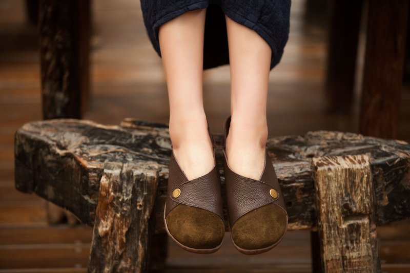 Handmade Retro Soft Leather Loafers Designers Flats For Women Rivet Decorated - รองเท้าอ็อกฟอร์ดผู้หญิง - หนังแท้ สีนำ้ตาล