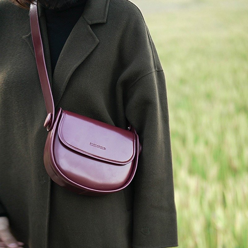 vitatha X warm studio Proprietress to be married! Limited cooperation to bring happiness and soul Bordeaux wine red saddle packet Imported first layer of leather leather 2 ways saddle bag shoulder Messenger bag retro big sense of fullness girlfriends girls - Messenger Bags & Sling Bags - Genuine Leather Red