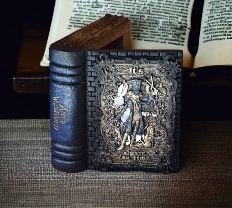Alice in Wonderland jewelry box Mad Hatter Book box Queen of Hearts Trinket box - 居家收納/收納盒/儲物盒 - 木頭 藍色