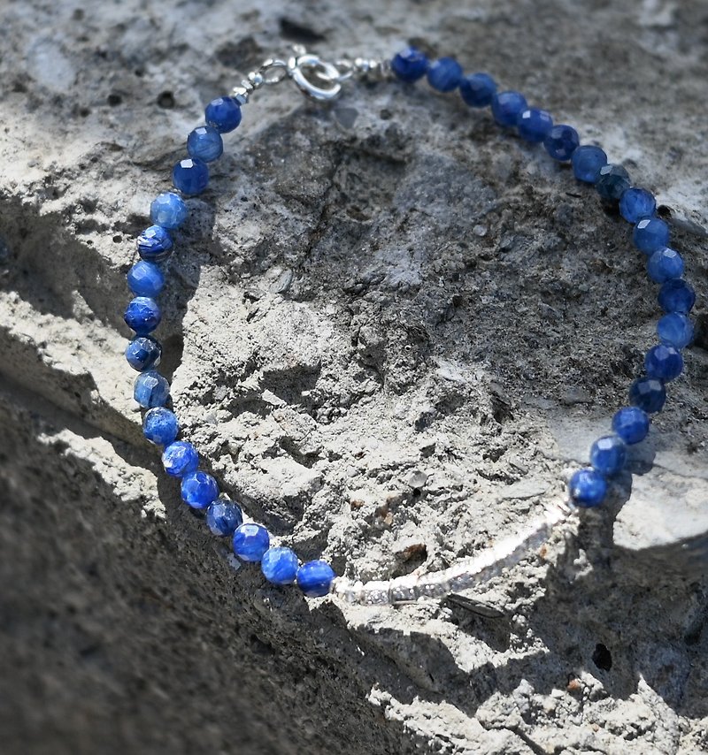 Neptune. Natural blue crystal ore 925 sterling silver thin bracelet tranquil soul Gemstone - สร้อยข้อมือ - เครื่องเพชรพลอย สีน้ำเงิน