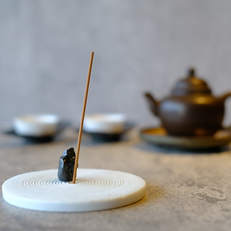 One party one pure land Japanese style [dry landscape] incense stick agarwood sandalwood lying incense gift set - น้ำหอม - ดินเผา 